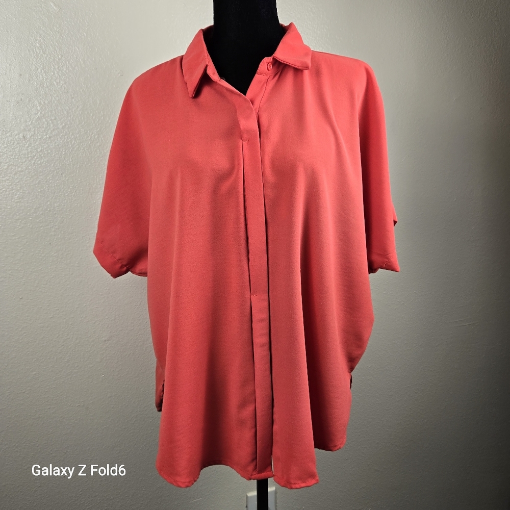 HYFVE Women’s Coral Button Front Blouse Size M Short Sleeve Collared